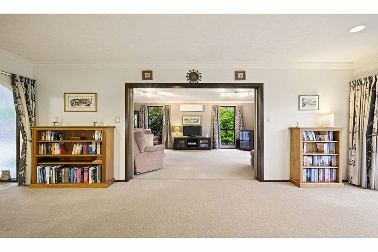 Photo of property in 14 Talltree Avenue, Avonhead, Christchurch, 8042