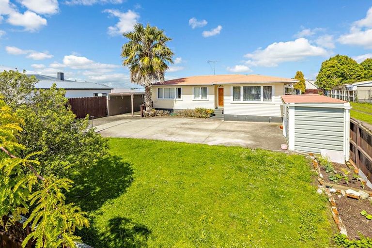 Photo of property in 62 Megan Avenue, Pakuranga Heights, Auckland, 2010