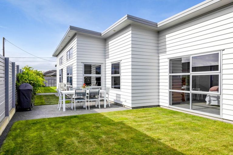 Photo of property in 17 Victoria Street, Hawera, 4610