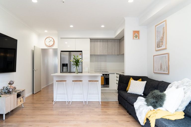 Photo of property in 211 Hobsonville Road, Hobsonville, Auckland, 0618