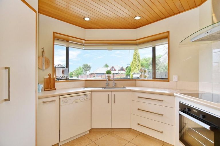 Photo of property in 2/2 Kintyre Drive, Broomfield, Christchurch, 8042