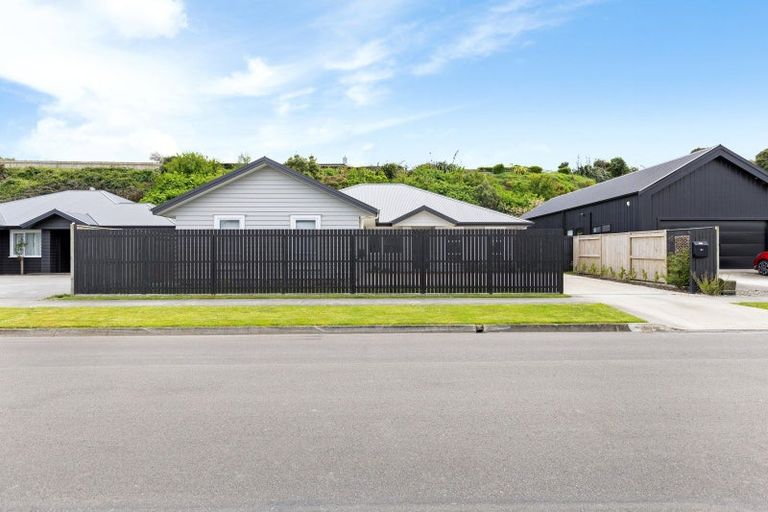 Photo of property in 31 Freedom Drive, Kelvin Grove, Palmerston North, 4414