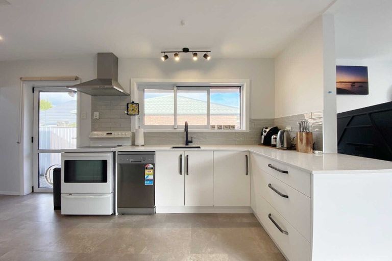 Photo of property in 18 Awatea Road, Hornby, Christchurch, 8042