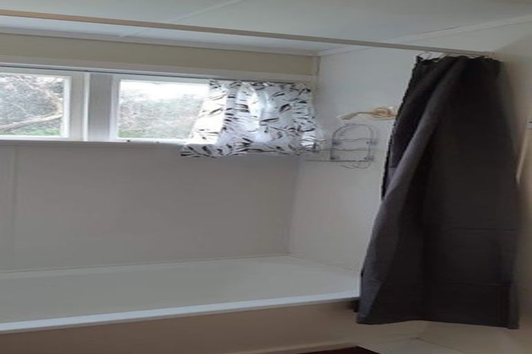 Photo of property in 38 Bassett Road, Johnsonville, Wellington, 6037