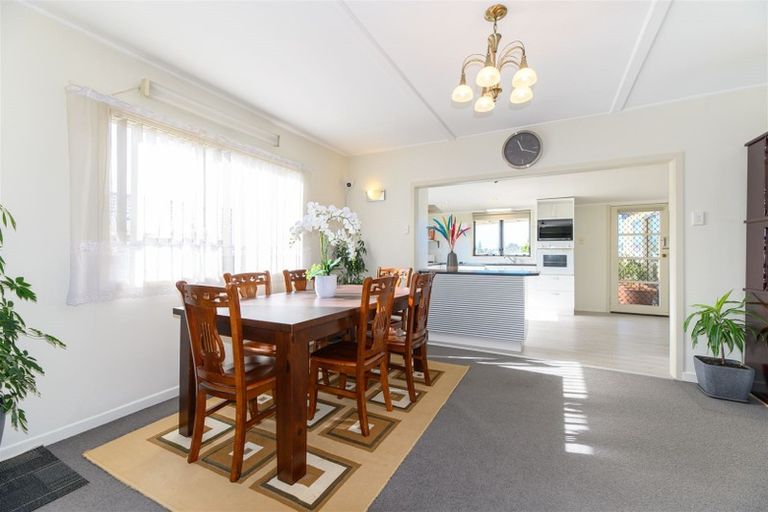 Photo of property in 36 Forest Hill Road, Henderson, Auckland, 0612