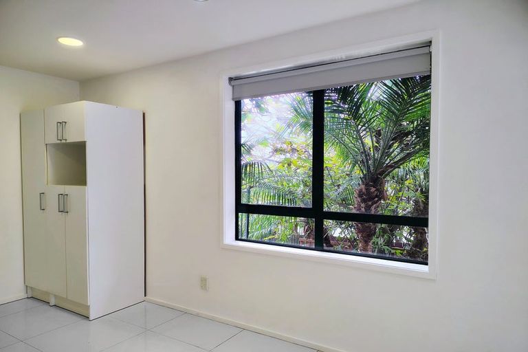 Photo of property in 61 Fernhill Way, Oteha, Auckland, 0632