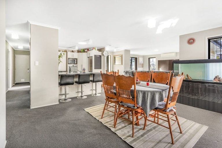 Photo of property in 12 Evergreen Rise, Grandview Heights, Hamilton, 3200
