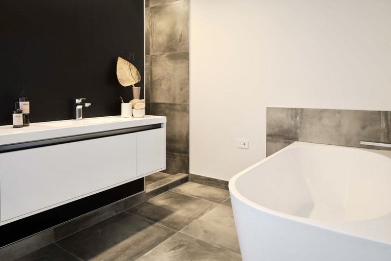 Photo of property in 4 Samuel Place, Terrace End, Palmerston North, 4410