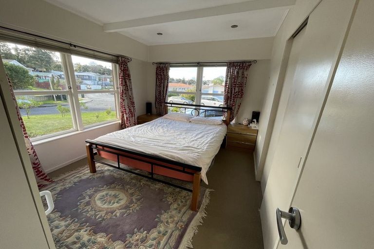 Photo of property in 1/34 Ayton Drive, Totara Vale, Auckland, 0629