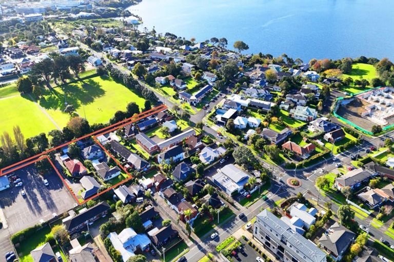 Photo of property in 2/36 Pupuke Road, Takapuna, Auckland, 0622