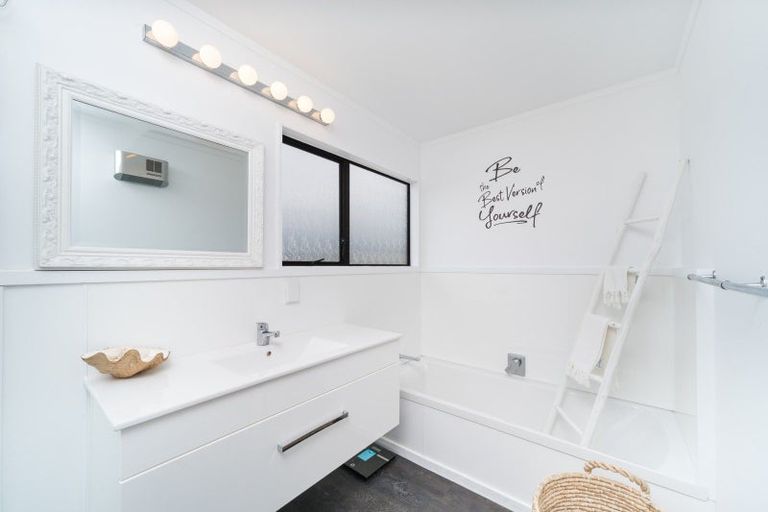 Photo of property in 19 Dahlia Street, Palmerston North, 4410