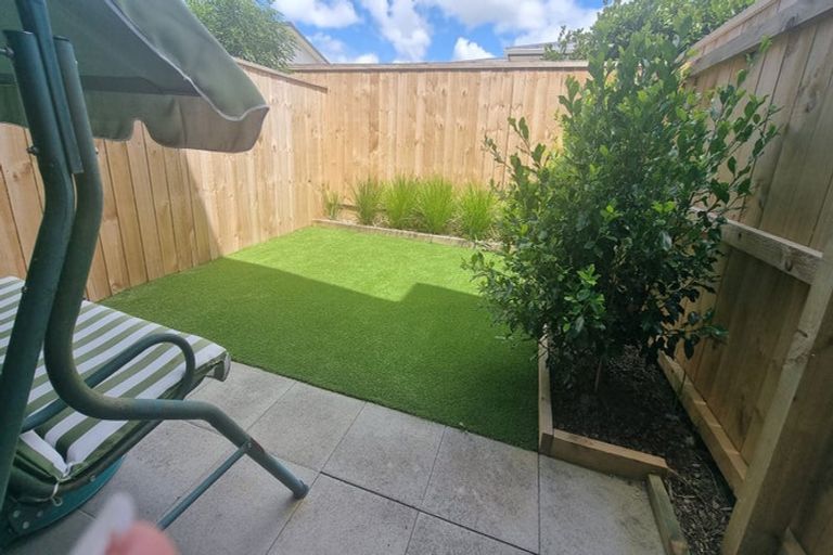 Photo of property in 7/12 Tawa Road, Te Atatu Peninsula, Auckland, 0610