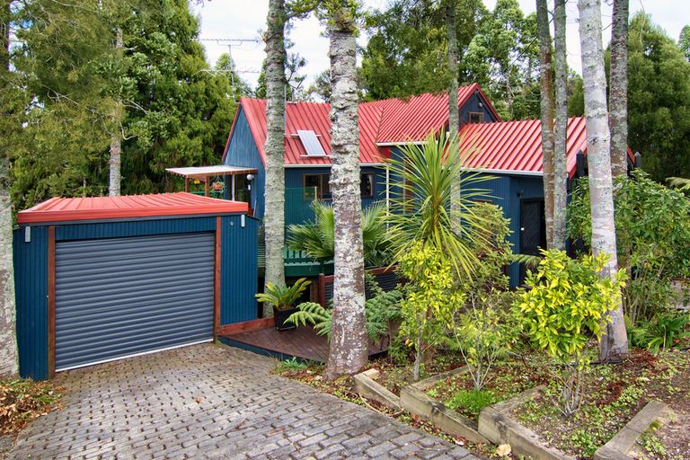 Photo of property in 196 Godley Road, Titirangi, Auckland, 0604