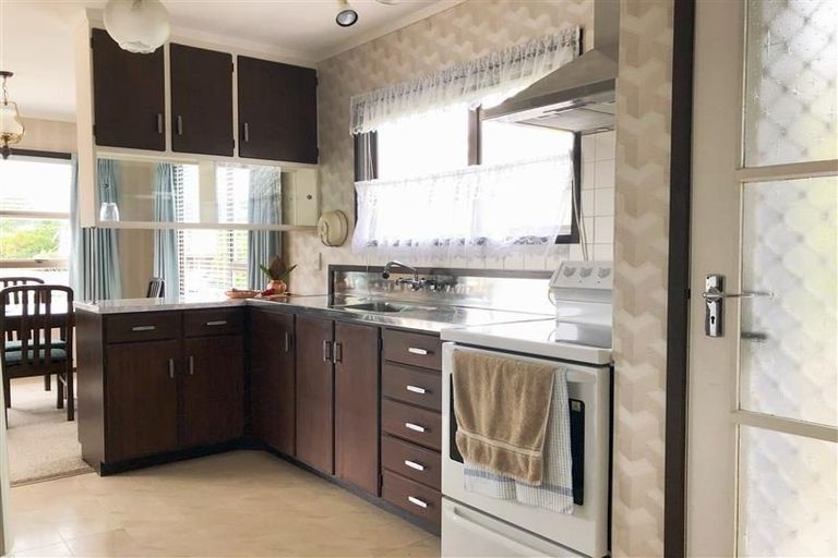 Photo of property in 42 Miltonia Avenue, Te Atatu South, Auckland, 0610