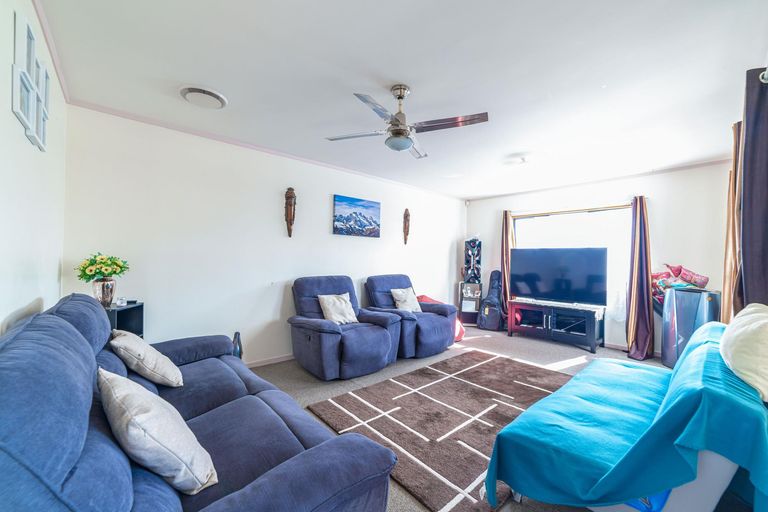 Photo of property in 1/93 Aviemore Drive, Highland Park, Auckland, 2010