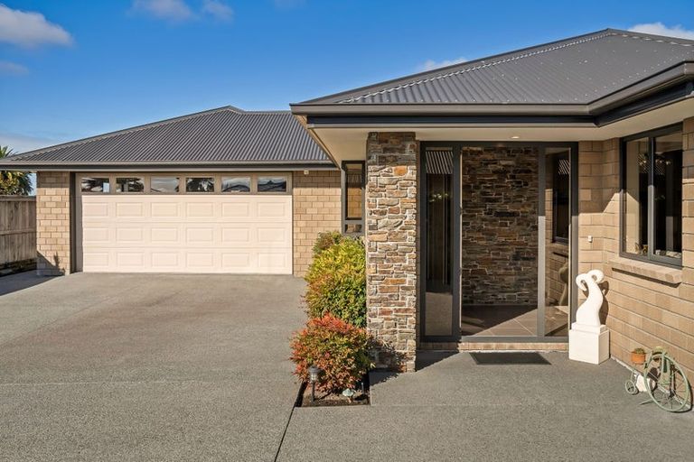 Photo of property in 16 Gilchrist Place, Kaiapoi, 7630
