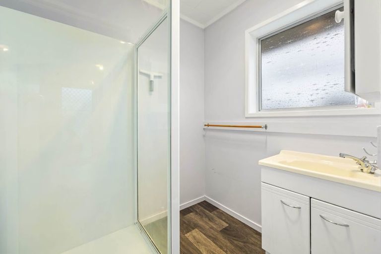 Photo of property in 2/39 Blacklock Avenue, Henderson, Auckland, 0612