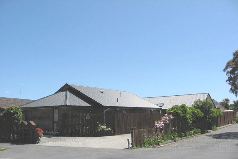 Photo of property in 5 Florance Place, Parklands, Christchurch, 8083