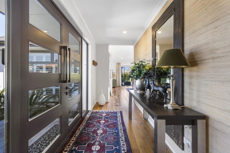 Photo of property in 1 Tupare Place, Highlands Park, New Plymouth, 4312