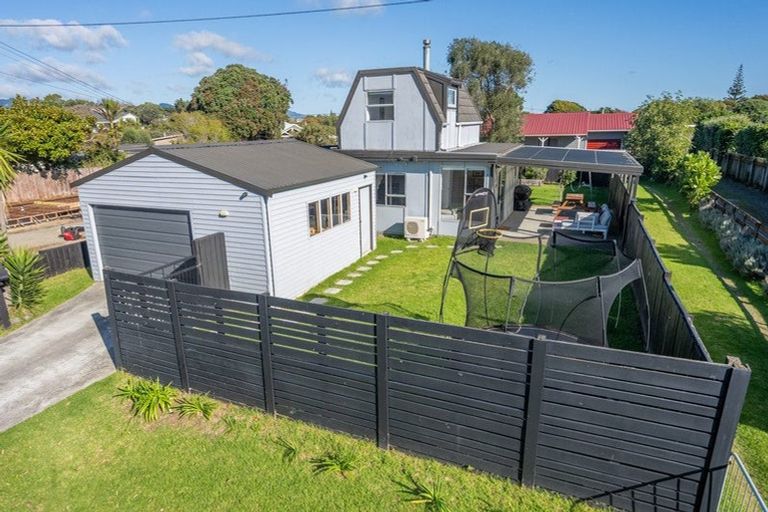 Photo of property in 30 Rangihiroa Street, Waikanae Beach, Waikanae, 5036