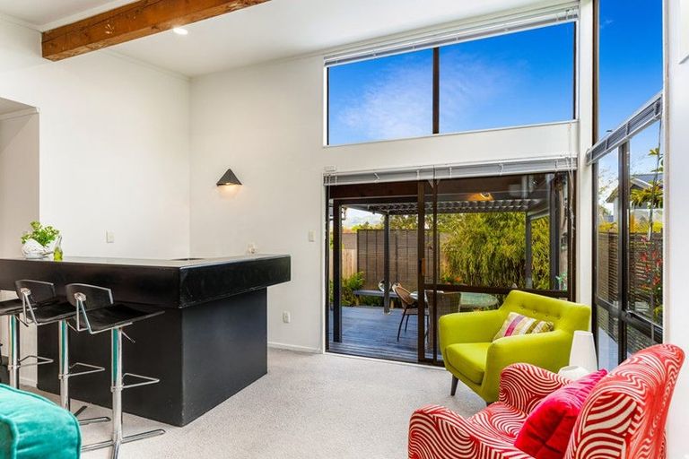Photo of property in 8 Gregg Place, Sunnyvale, Auckland, 0612
