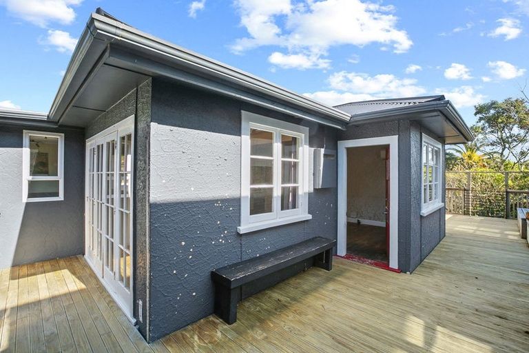 Photo of property in 8 Awanui Street, Merrilands, New Plymouth, 4312