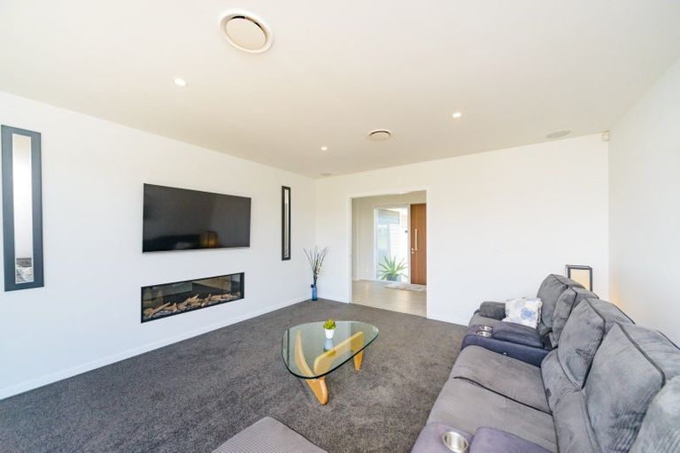Photo of property in 33 Hartwell Drive, Kelvin Grove, Palmerston North, 4470