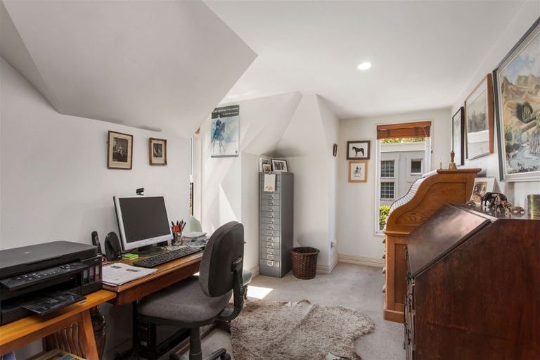 Photo of property in 17 Snowdon Road, Fendalton, Christchurch, 8052