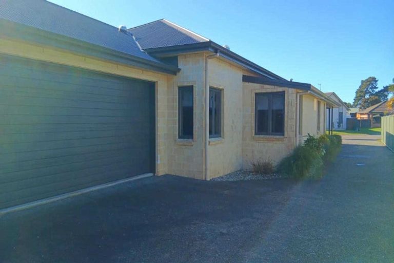 Photo of property in 24 Delta Mews Place, Clive, 4102