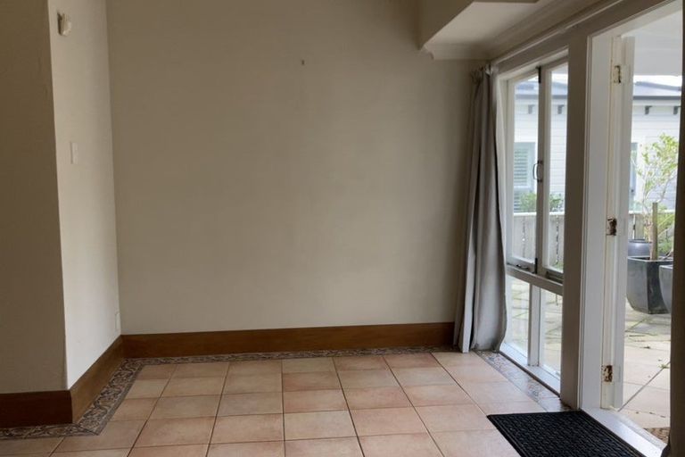 Photo of property in 83 Bolton Street, Kelburn, Wellington, 6012