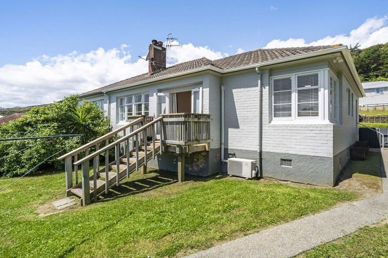 Photo of property in 28 Judd Crescent, Naenae, Lower Hutt, 5011