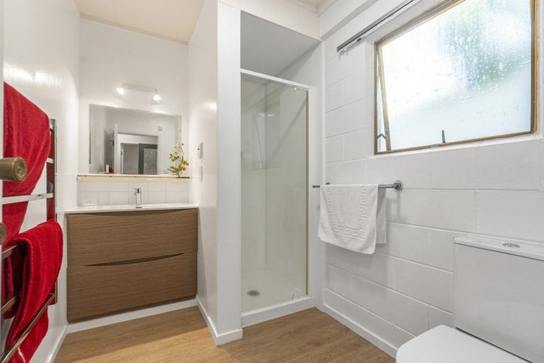 Photo of property in 3/108 Ocean View Road, Northcote, Auckland, 0627