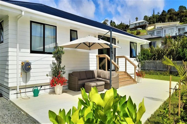 Photo of property in 9 Meenas Place, Cable Bay, 0420