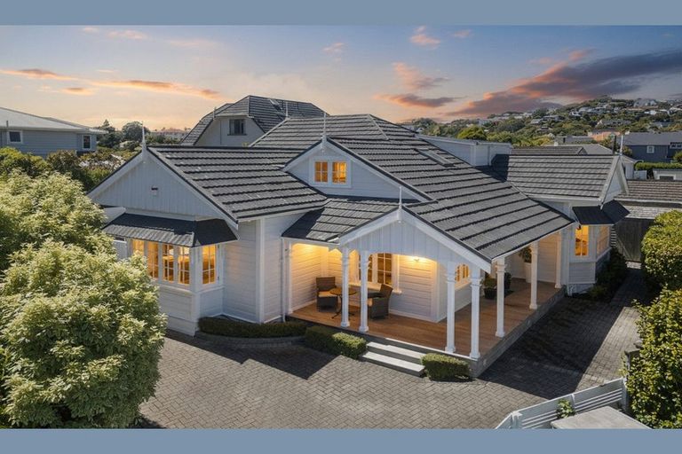 Photo of property in 15 Lucknow Terrace, Khandallah, Wellington, 6035