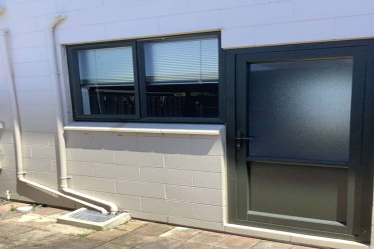 Photo of property in 2/86 Picton Avenue, Riccarton, Christchurch, 8011