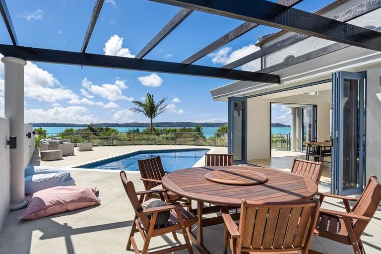 Photo of property in 5 Capstan Court, Te Atatu Peninsula, Auckland, 0610