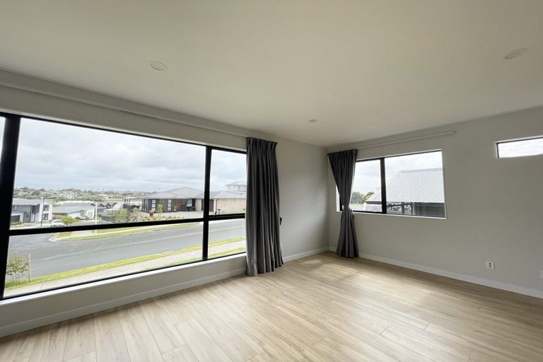 Photo of property in 35 Symes Drive, Red Beach, 0932