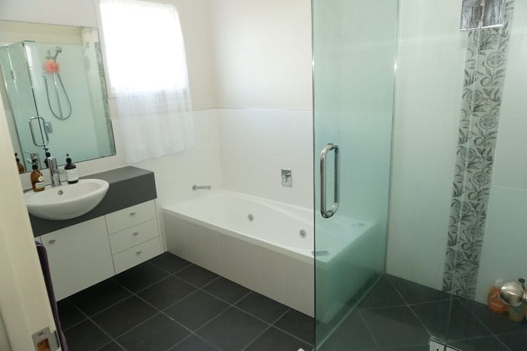 Photo of property in 24 Leburn Crescent, Flat Bush, Auckland, 2016