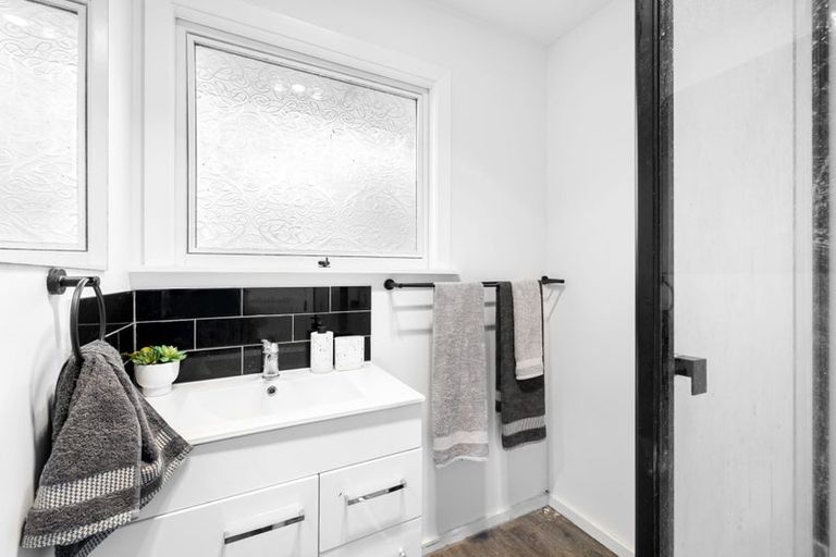 Photo of property in 8 Compton Street, Woolston, Christchurch, 8062