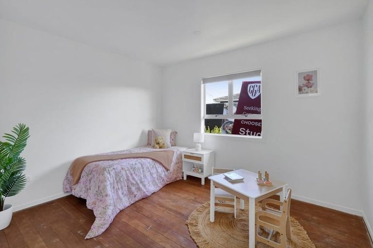 Photo of property in 15 Alberta Road, Glen Avon, New Plymouth, 4312