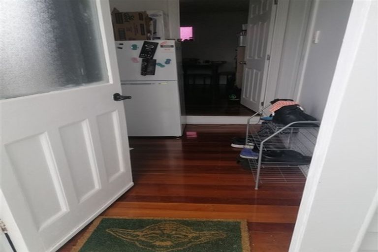 Photo of property in 3 Pleasant Road, Glen Eden, Auckland, 0602