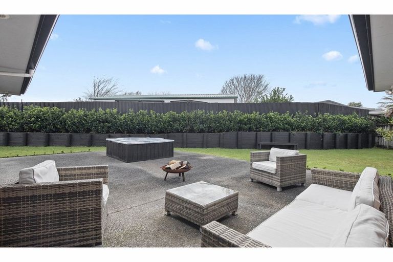 Photo of property in 7 Thornlea Grove, Waiuku, 2123