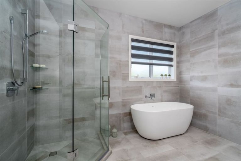 Photo of property in 12 Walter Ruddock Avenue, Kumeu, 0810