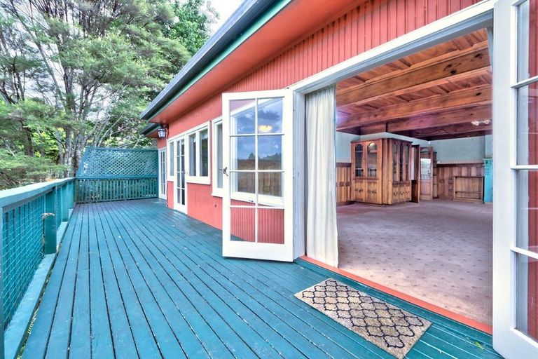 Photo of property in 236 Godley Road, Titirangi, Auckland, 0604