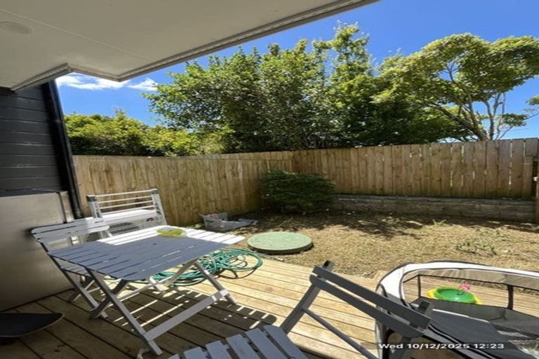 Photo of property in 5/241 Don Buck Road, Massey, Auckland, 0614
