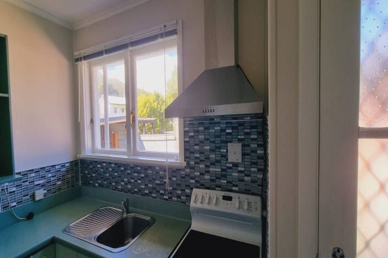 Photo of property in 2/5 Hinemoa Street, Waiwhetu, Lower Hutt, 5010