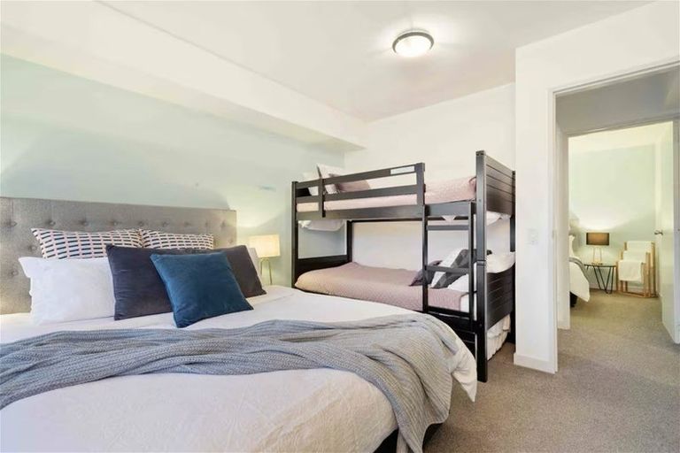 Photo of property in 39/37 Hallenstein Street, Queenstown, 9300