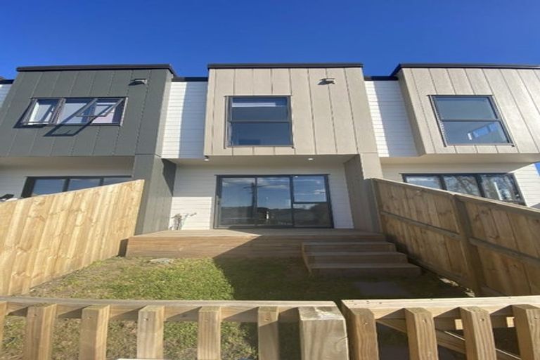 Photo of property in 2/39 Renata Crescent, Te Atatu Peninsula, Auckland, 0610