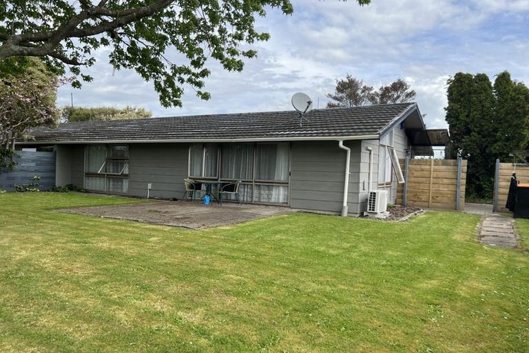 Photo of property in 32a Dunk Place, Milson, Palmerston North, 4414