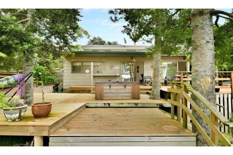 Photo of property in 47 Gledstane Road, Stanmore Bay, Whangaparaoa, 0932